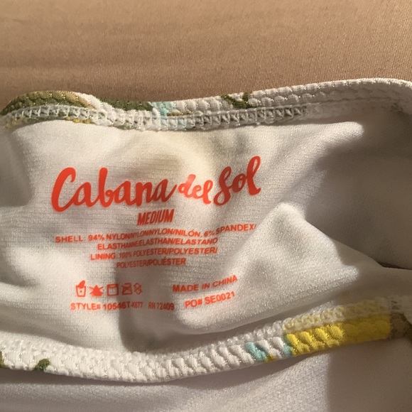 Selling a bath suite new never wore any question feel free to ask 😊 - Picture 2 of 3